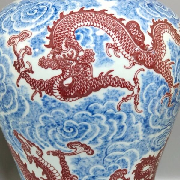 Qing Dynasty Qianlong blue and white underglaze red auspicious cloud five dragon plum vase - Image 6